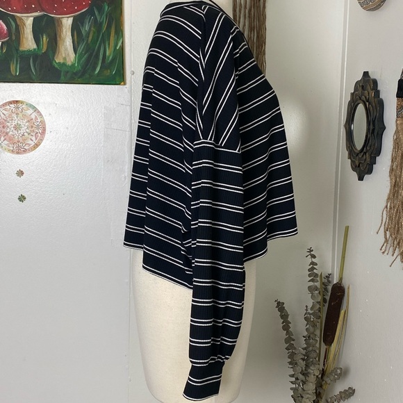 Shein black white horizontal stripes long sleeve wide cuff cropped comfy top 12 - Picture 4 of 9